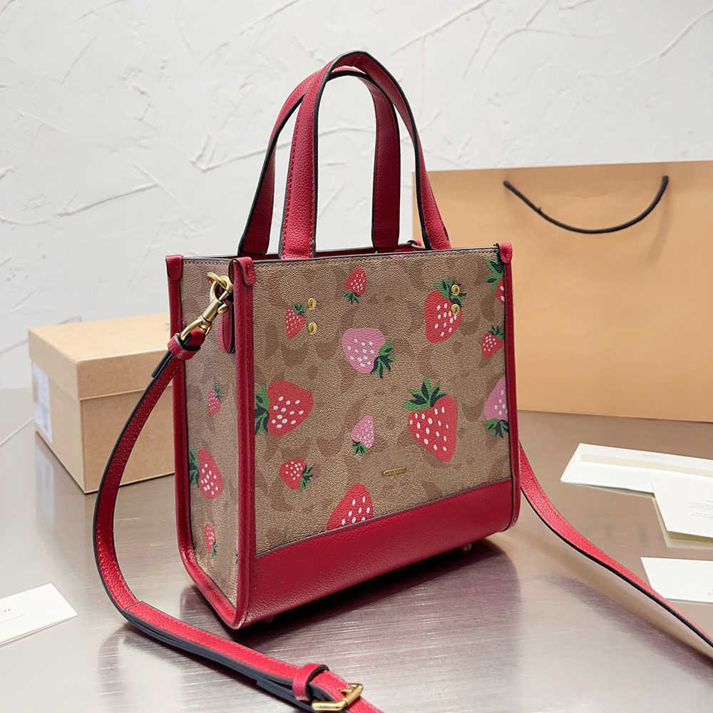 New Strawberry Luxury Totes C-letter Designer Bag Womens Purse Handbag The Tote Bag Crossbody Ladies Leather Shoulder Bags Female Large Shopping Bags 230223, Cobag
New Strawberry Luxury Totes C-letter Designer Bag Womens Purse Handbag The Tote Bag Crossbody Ladies Leather Shoulder Bags Female Large Shopping Bags 230223, Cobag