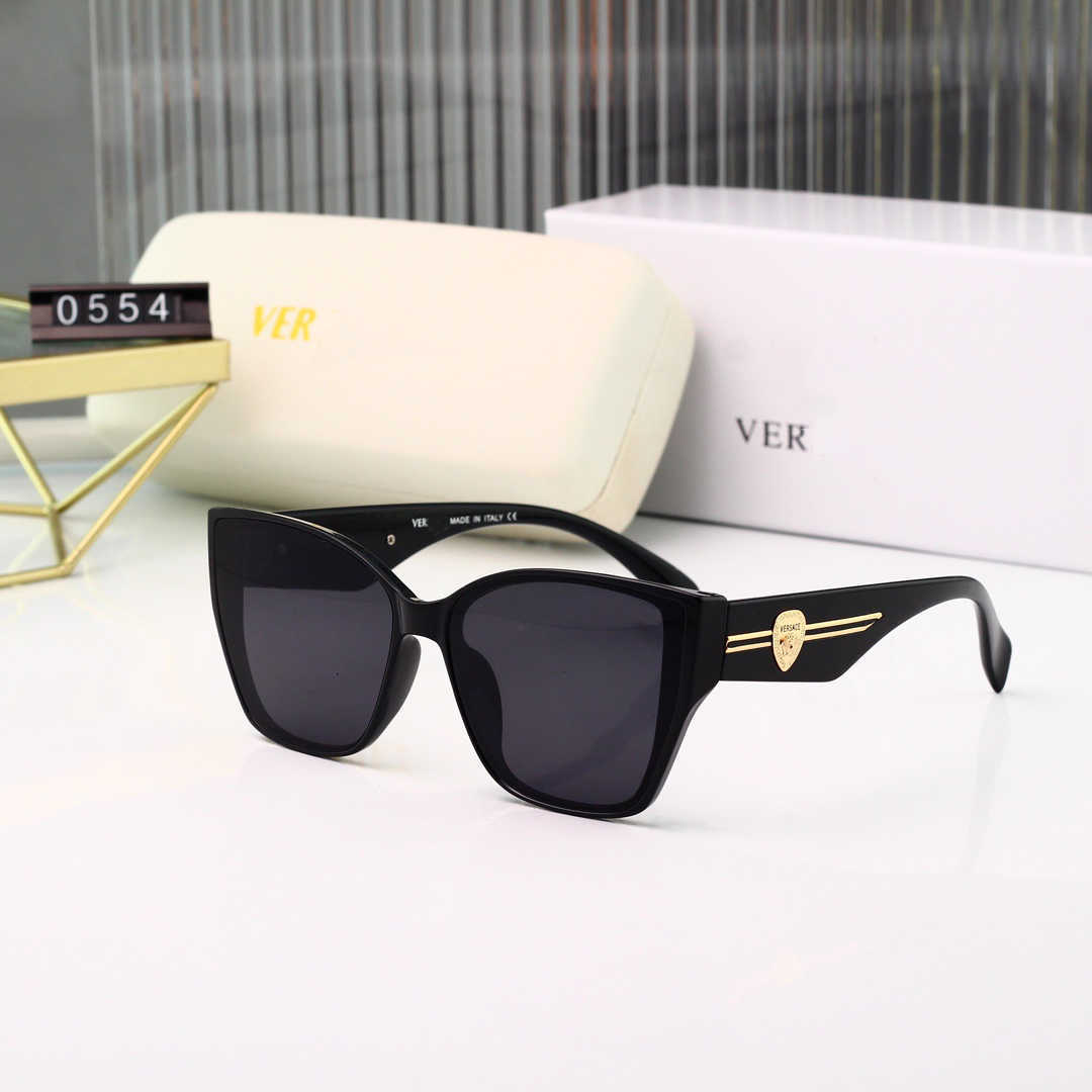 Designer Versage Sunglasses Men's Women's Vercace Sunglasses New Large Frame Sunglasses Overseas Versatile Glasses Outdoor Sunglasses 0554
Designer Versage Sunglasses Men's Women's Vercace Sunglasses New Large Frame Sunglasses Overseas Versatile Glasses Outdoor Sunglasses 0554