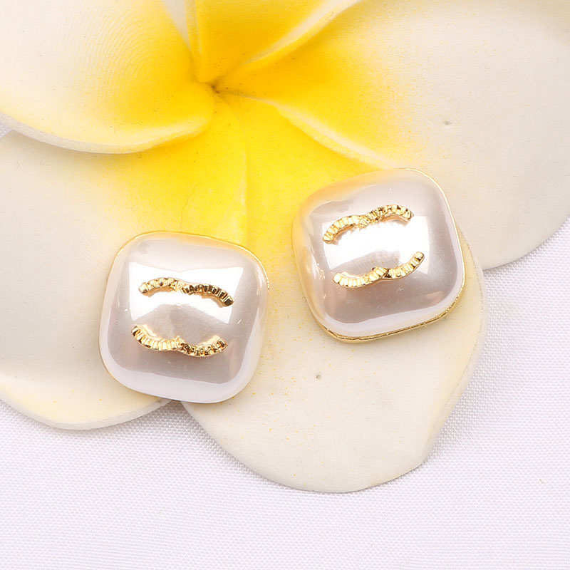 Designer Womens Ear Stud Earring Designers 18K Gold Plated Earrings Double Letter Geometry Luxury Brand Imitation Pearl Wedding Jewerlry Accessories 8131
Designer Womens Ear Stud Earring Designers 18K Gold Plated Earrings Double Letter Geometry Luxury Brand Imitation Pearl Wedding Jewerlry Accessories 8131