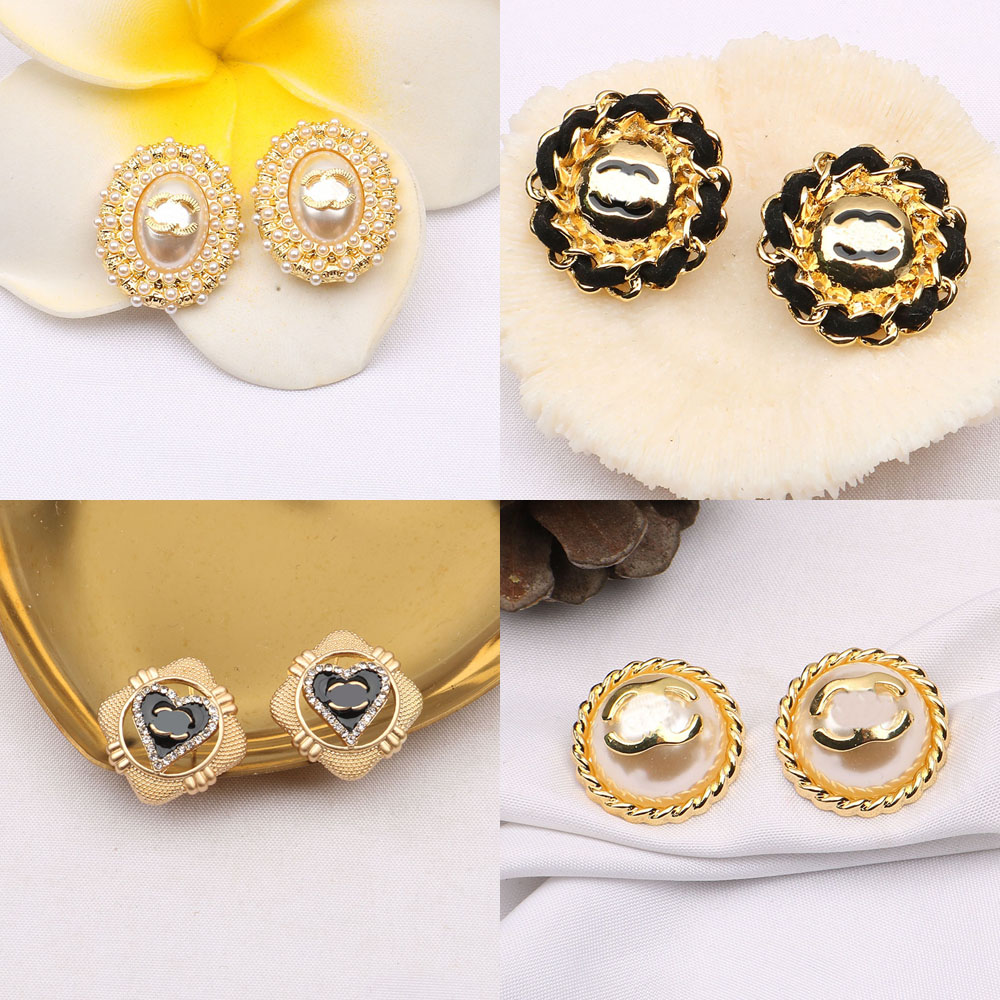 23ss 20style Mixed Brand Designer Double Letters Stud Simple 18K Gold Plated 925 Silver Circle Round Women Crystal Rhinestone Pearl Earring Wedding Party Jewerlry
23ss 20style Mixed Brand Designer Double Letters Stud Simple 18K Gold Plated 925 Silver Circle Round Women Crystal Rhinestone Pearl Earring Wedding Party Jewerlry