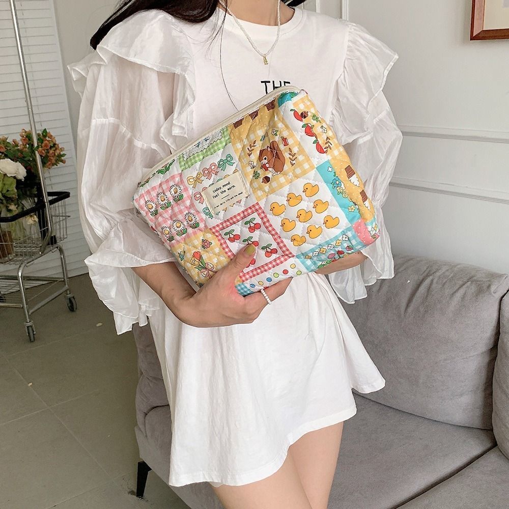 Cosmetic Bags Cases Korean Quilted Fresh Flowers Makeup Bag For Women Portable Toilet Bag Female Handbags Floral Organizers Storage Cosmetics Pouch 23
