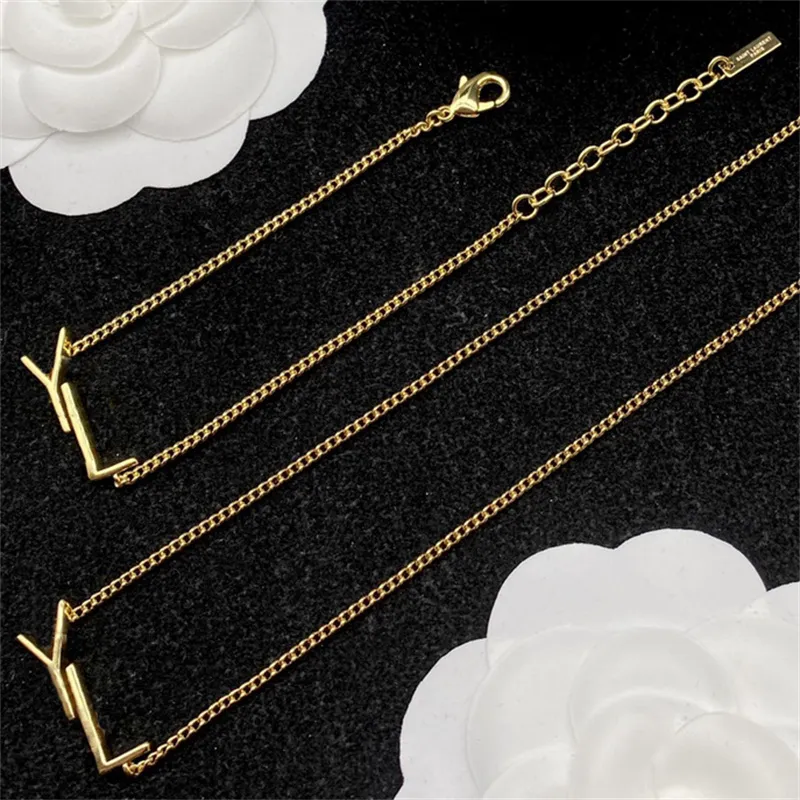 Womens Luxurys Designer Gold Bracelets Necklaces Set Pendant Chains Necklaces Jewelry Ladies Letter Y Mens Bracelet Chain Necklace 2303255BF
Womens Luxurys Designer Gold Bracelets Necklaces Set Pendant Chains Necklaces Jewelry Ladies Letter Y Mens Bracelet Chain Necklace 2303255BF