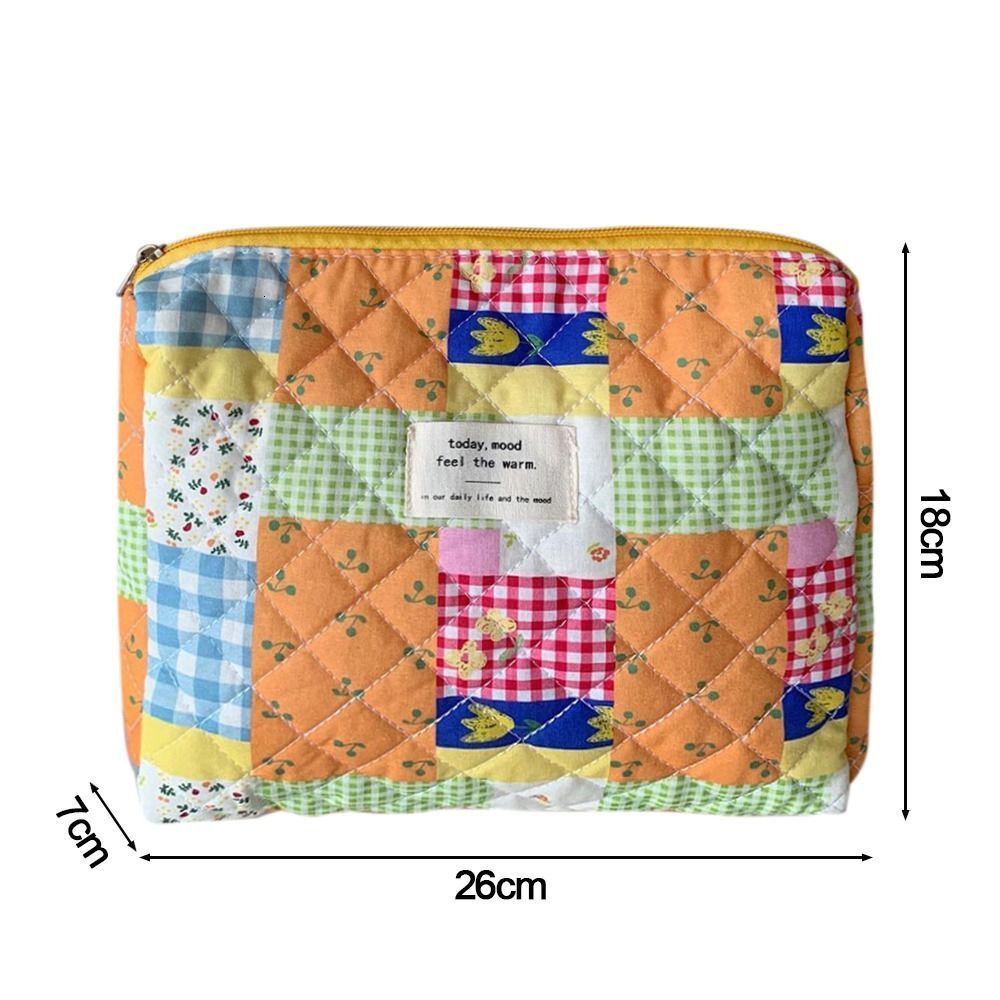 Cosmetic Bags Cases Korean Quilted Fresh Flowers Makeup Bag For Women Portable Toilet Bag Female Handbags Floral Organizers Storage Cosmetics Pouch 23