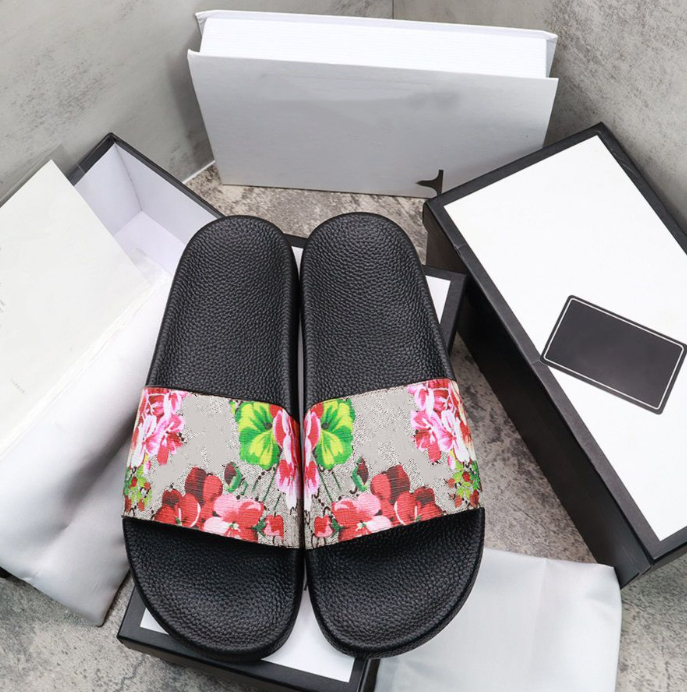 Designer Slides Mens Womens Slippers Fashion Luxury Floral Slipper Leather Rubber Flats Sandals Summer Beach Shoes Loafers Gear Bottoms sliders EUR 36-46
Designer Slides Mens Womens Slippers Fashion Luxury Floral Slipper Leather Rubber Flats Sandals Summer Beach Shoes Loafers Gear Bottoms sliders EUR 36-46