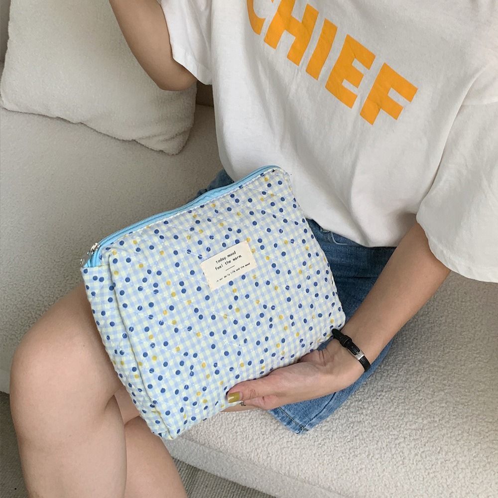 Cosmetic Bags Cases Korean Quilted Fresh Flowers Makeup Bag For Women Portable Toilet Bag Female Handbags Floral Organizers Storage Cosmetics Pouch 23