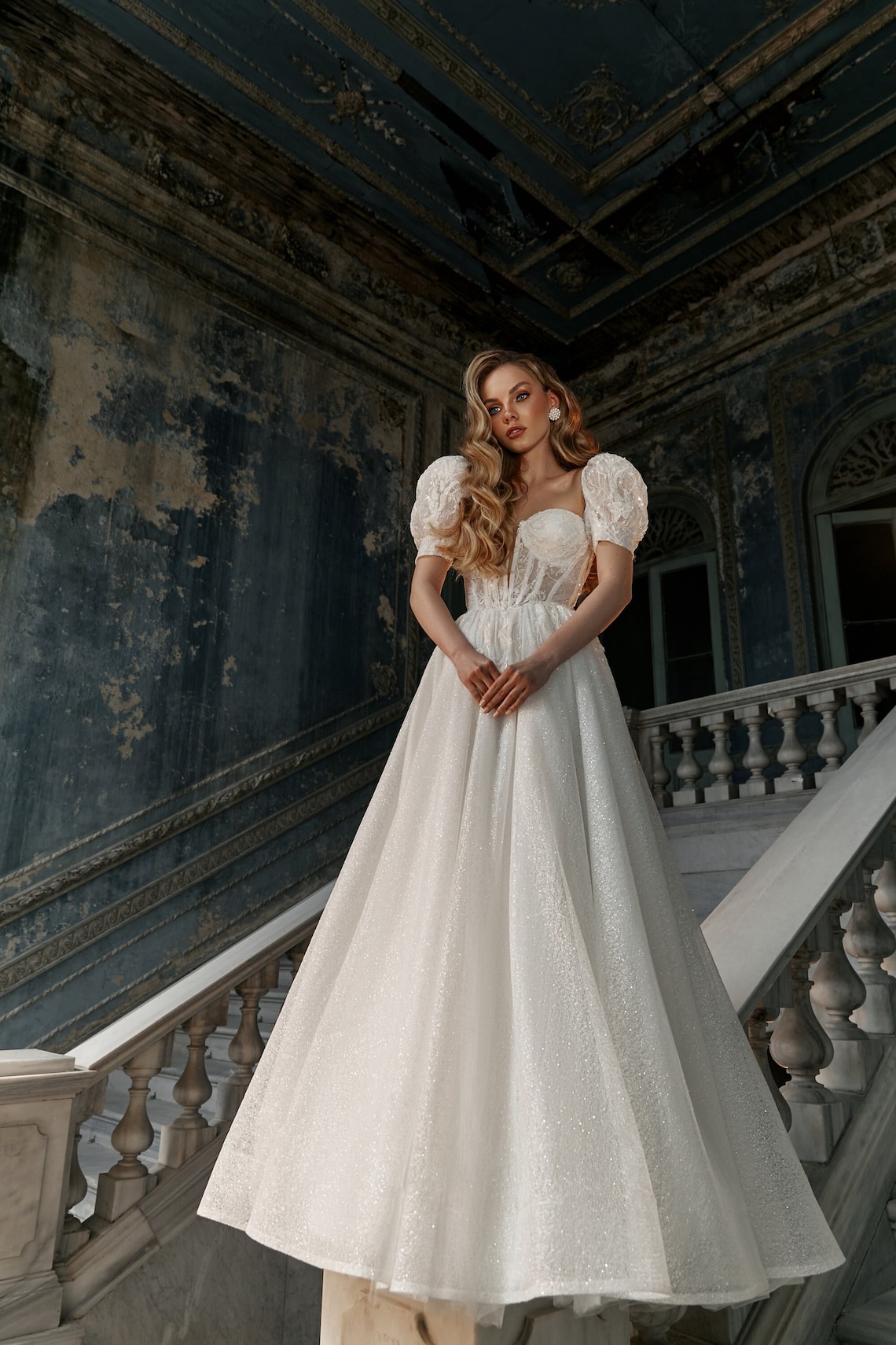 Amazing Beaded Wedding Dresses Lace Appliqued Bridal Gowns Sweetheart Neckline With Short Sleeves A Line Sweep Train Tulle Vestido De Novia