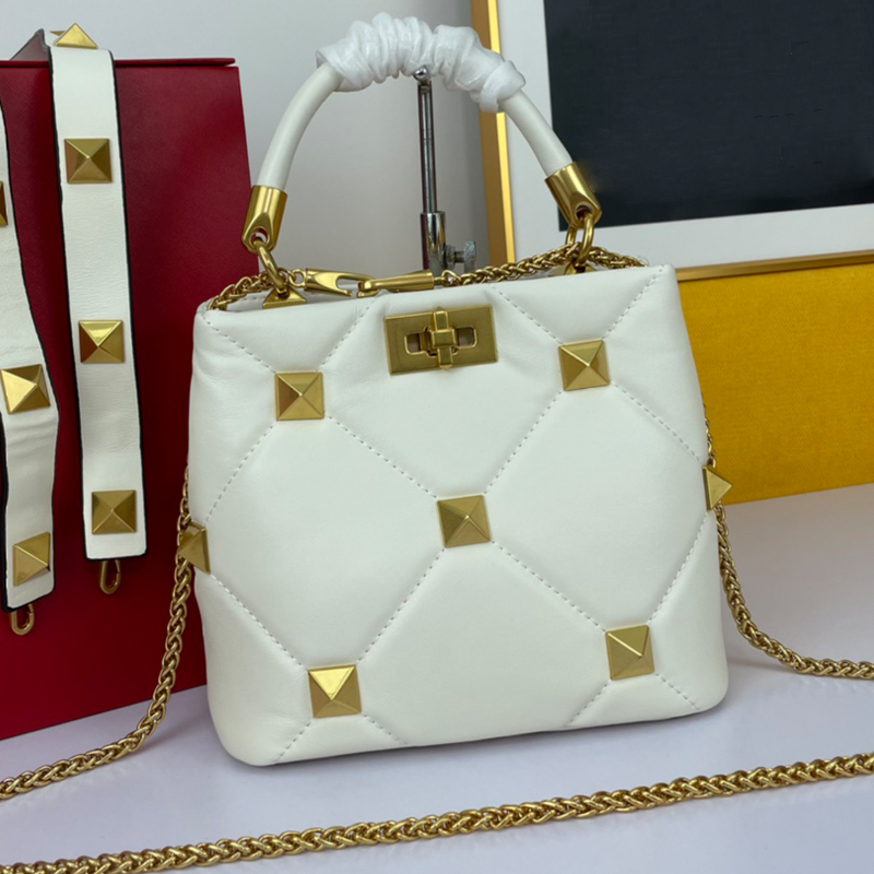 Women Designer handbag Peekaboo bags crossbody bags Fashion Rivet shoulder bag Genuine Leather Stitching outline diamond pattern Chains Armpit bag bucket bag 21cm 
Women Designer handbag Peekaboo bags crossbody bags Fashion Rivet shoulder bag Genuine Leather Stitching outline diamond pattern Chains Armpit bag bucket bag 21cm