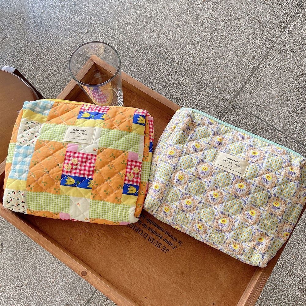 Cosmetic Bags Cases Korean Quilted Fresh Flowers Makeup Bag For Women Portable Toilet Bag Female Handbags Floral Organizers Storage Cosmetics Pouch 23