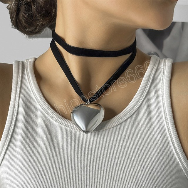 Multilayer Vintage Big Heart Pendant Necklace For Women Girls Fashion Black Velvet Rope Chain Statement Necklace Jewelry