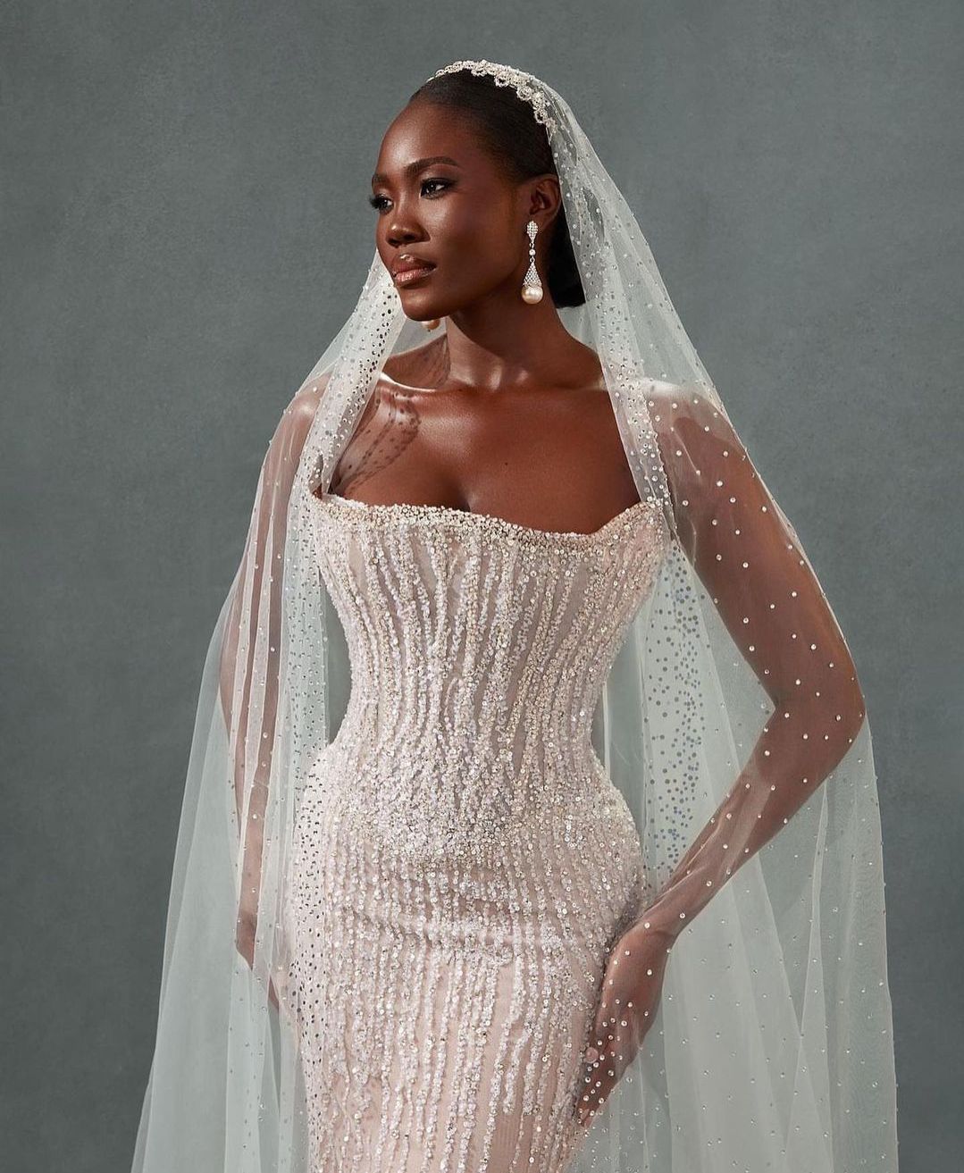 Elegant Mermaid Wedding Dresses Sleeveless Bateau Appliques Sparkly Sequins Beaded Ruffles Detachable Train Floor Length Bridal Gowns Custom Made abit