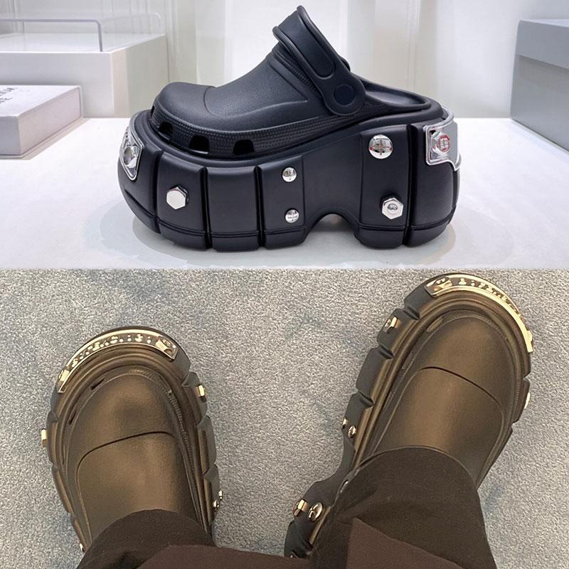 2023Designer summer mens womens cave shoes fashion trend classic black super thick sole silver round nails engraved letters couple casual shoes with back strap
2023Designer summer mens womens cave shoes fashion trend classic black super thick sole silver round nails engraved letters couple casual shoes with back strap
