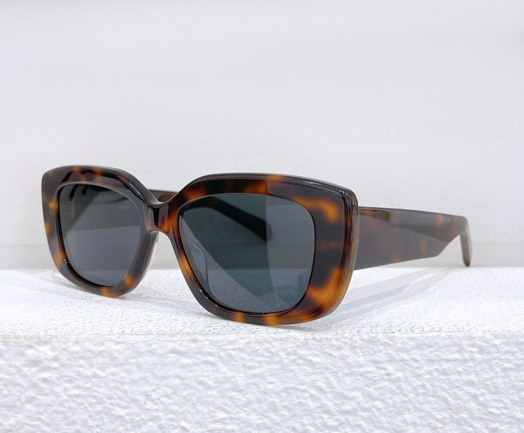 Fashion trend designer 40216 sunglasses for women high grade acetate square shape glasses summer outdoor elegant versatile style Anti-Ultraviolet come with case
Fashion trend designer 40216 sunglasses for women high grade acetate square shape glasses summer outdoor elegant versatile style Anti-Ultraviolet come with case