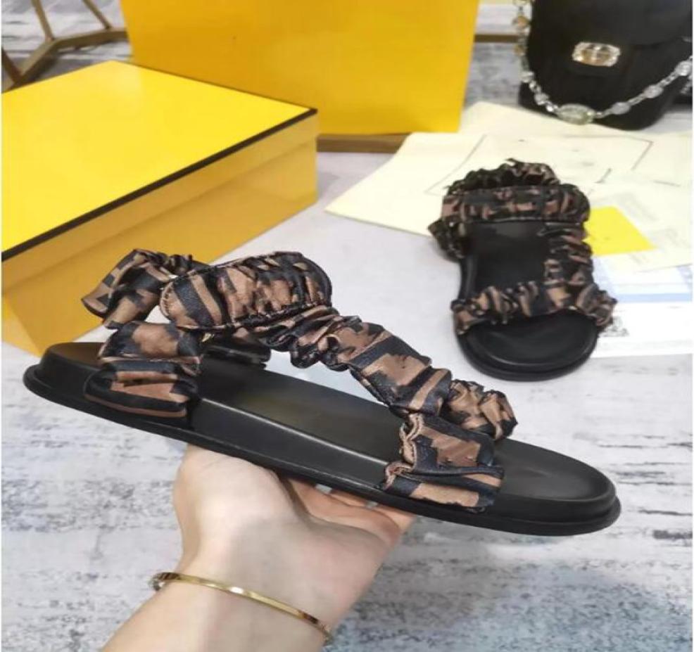 2022 Designer shoes Print women039s Feel brown satin sandals Silk Scarf Soft Flat Slippers beach Sandals Loafers Muller Upper w8113324, Black
2022 Designer shoes Print women039s Feel brown satin sandals Silk Scarf Soft Flat Slippers beach Sandals Loafers Muller Upper w8113324, Black