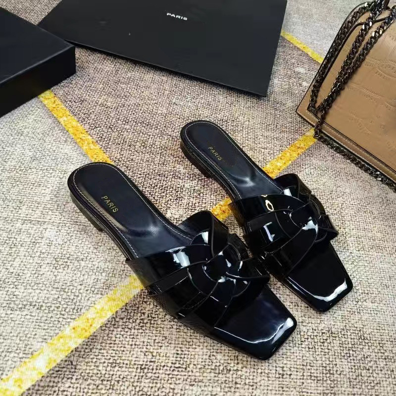 2023 luxury brand designer Women Slippers Sandals Slide Summer Fashion Black Red White Casual luxurys Designers Top Quality Ladies Beach platform Shoes Size 35-42
2023 luxury brand designer Women Slippers Sandals Slide Summer Fashion Black Red White Casual luxurys Designers Top Quality Ladies Beach platform Shoes Size 35-42