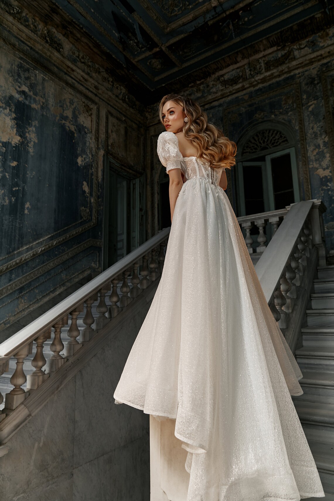 Amazing Beaded Wedding Dresses Lace Appliqued Bridal Gowns Sweetheart Neckline With Short Sleeves A Line Sweep Train Tulle Vestido De Novia