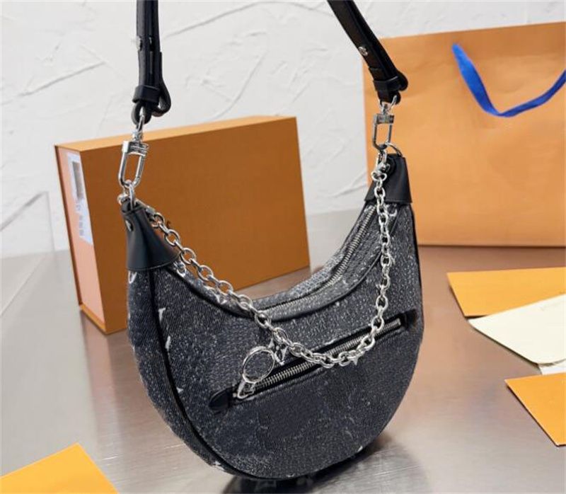 Loop bag Croissant bags shoulder hobo designer Purse M21752 Cosmetic half-moon baguette underarm Handbag crossbody Metal Chain Collection denim luxury Women, Blue
Loop bag Croissant bags shoulder hobo designer Purse M21752 Cosmetic half-moon baguette underarm Handbag crossbody Metal Chain Collection denim luxury Women, Blue