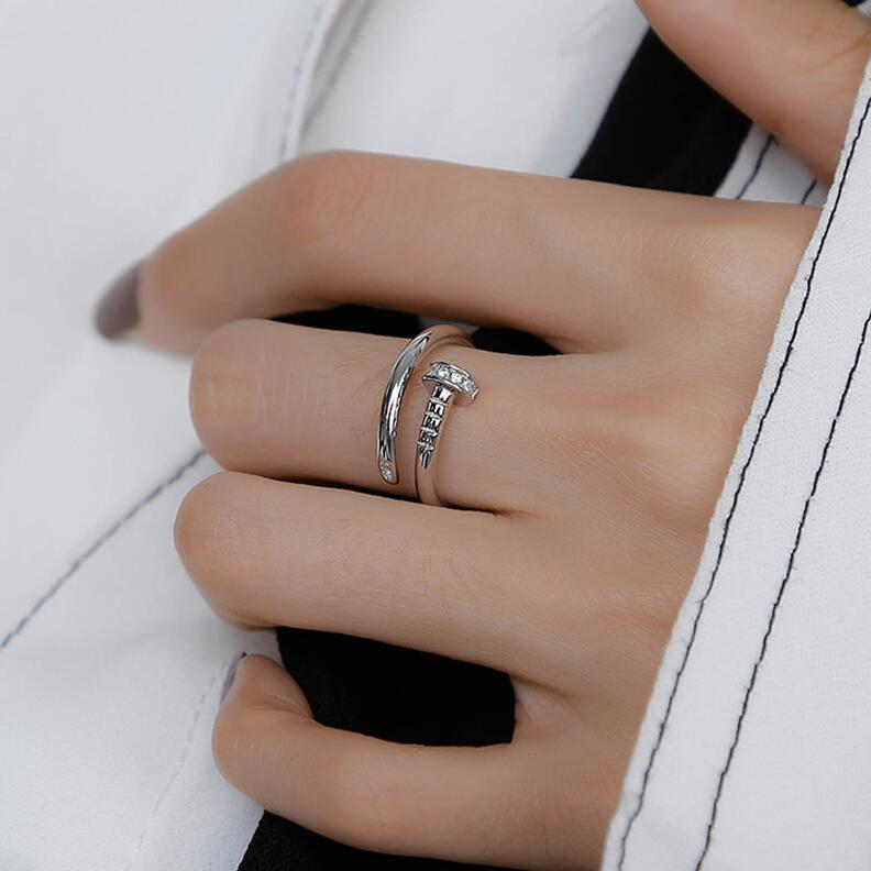 Designer Love Ring Luxury Jewelry Nail Rings For Women Men Titanium Steel Alloy Gold-Plated Process Fashion Accessories Never Fade
Designer Love Ring Luxury Jewelry Nail Rings For Women Men Titanium Steel Alloy Gold-Plated Process Fashion Accessories Never Fade