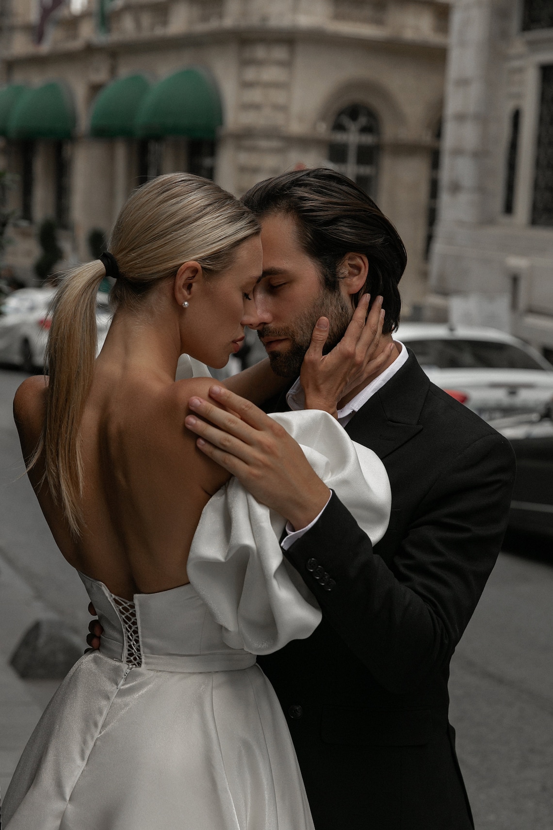 Fabulous Pleated Wedding Dresses Side Split Bridal Gowns Sweetheart Neckline With Short Sleeves A Line Sweep Train Satin Vestido De Novia