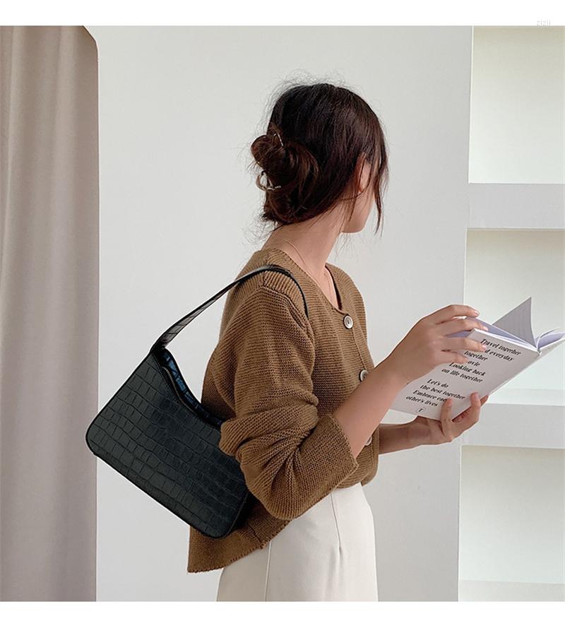 Duffel Bags Handbag Autumn And Winter Women's Bag Retro Underarm Female Senior Sense Shoulder Niche Design Fashion D700