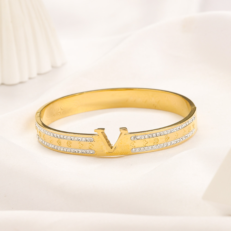 2023 Gold Bangle Women Girl Love Letter Bracelet Designer Brand Diamond Bangle Bracelet Stainless Steel Accessories Party Gift Bangle Embossed With Boxs
2023 Gold Bangle Women Girl Love Letter Bracelet Designer Brand Diamond Bangle Bracelet Stainless Steel Accessories Party Gift Bangle Embossed With Boxs
