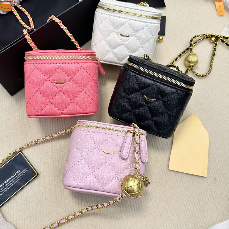 Womens Designer Bag Small Vanity Case Box Bags Caviar Leather Crush Pearl Gold Ball Metal Hardware Crossbody Shoulder Handbags Cosmetic Case Purse Suitcase 11cm, Boxs
Womens Designer Bag Small Vanity Case Box Bags Caviar Leather Crush Pearl Gold Ball Metal Hardware Crossbody Shoulder Handbags Cosmetic Case Purse Suitcase 11cm, Boxs