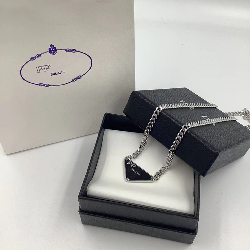 Classic Correct letter P Stainless Steel Jewelry Luxury Designer Man Hip Hop Necklace Woman Inverted Triangle Necklace Valentine's Day Gift
Classic Correct letter P Stainless Steel Jewelry Luxury Designer Man Hip Hop Necklace Woman Inverted Triangle Necklace Valentine's Day Gift