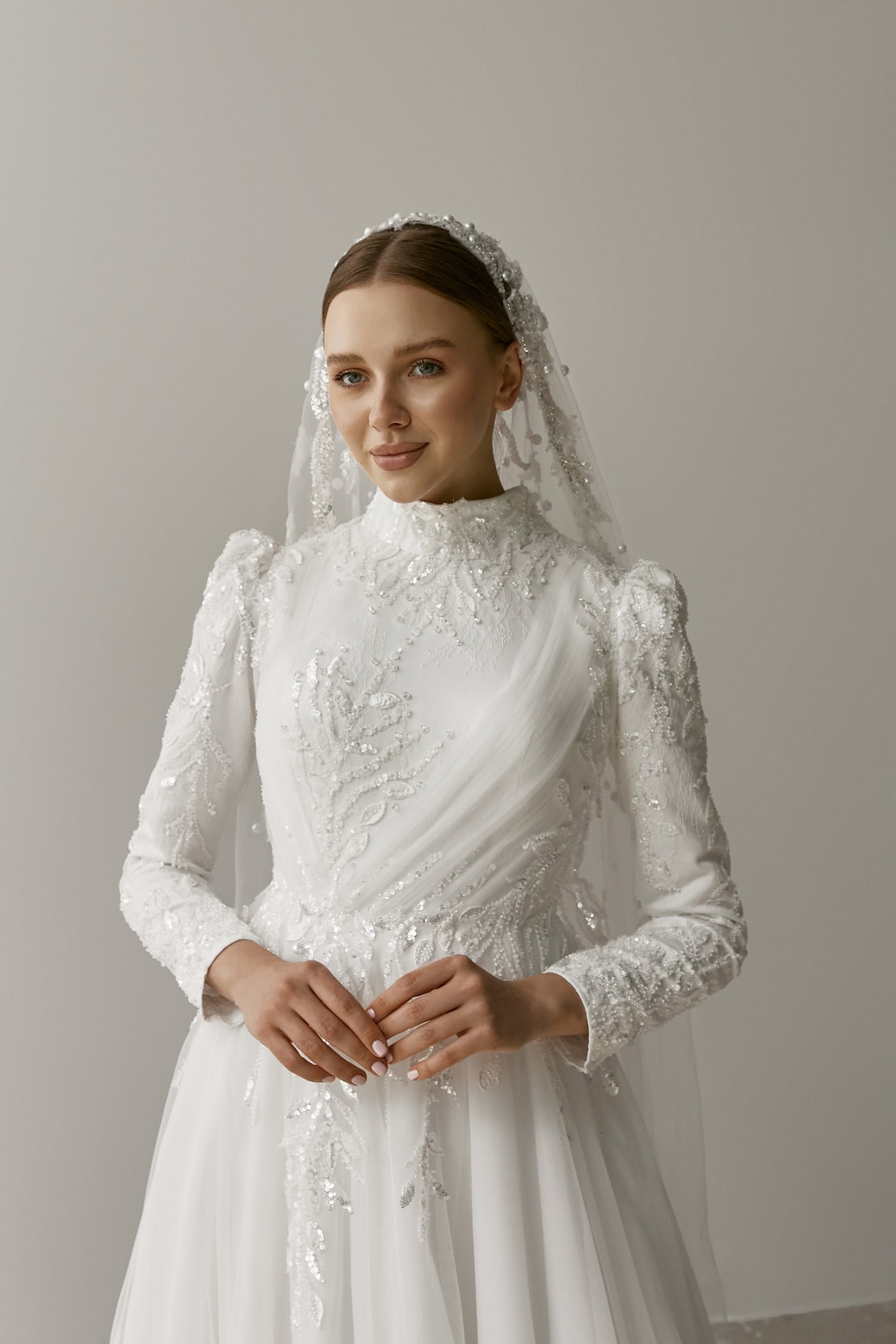 Charming Beaded Wedding Dresses Muslim Sequined Bridal Gowns High Collar With Long Sleeves A Line Sweep Train Tulle Vestido De Novia