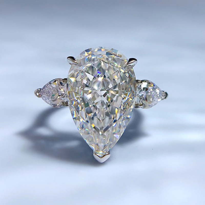 With Side Stones Mujing Jewelry Fashion Luxury Net Red Same Style S925 Silver Set High Carbon Diamond Drop 11 x 17 Ring 5 Carats 230224
With Side Stones Mujing Jewelry Fashion Luxury Net Red Same Style S925 Silver Set High Carbon Diamond Drop 11 x 17 Ring 5 Carats 230224