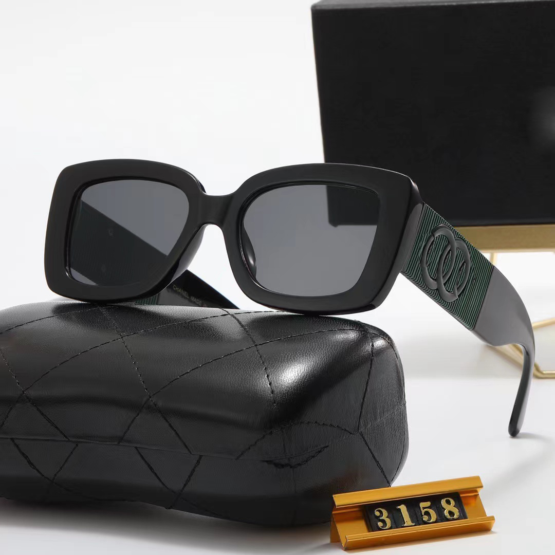 Designer Sunglasses Men Women Eyeglasses Outdoor Shades PC Frame Fashion Classic Lady Sun glasses Mirrors for Woman Large frame side
Designer Sunglasses Men Women Eyeglasses Outdoor Shades PC Frame Fashion Classic Lady Sun glasses Mirrors for Woman Large frame side