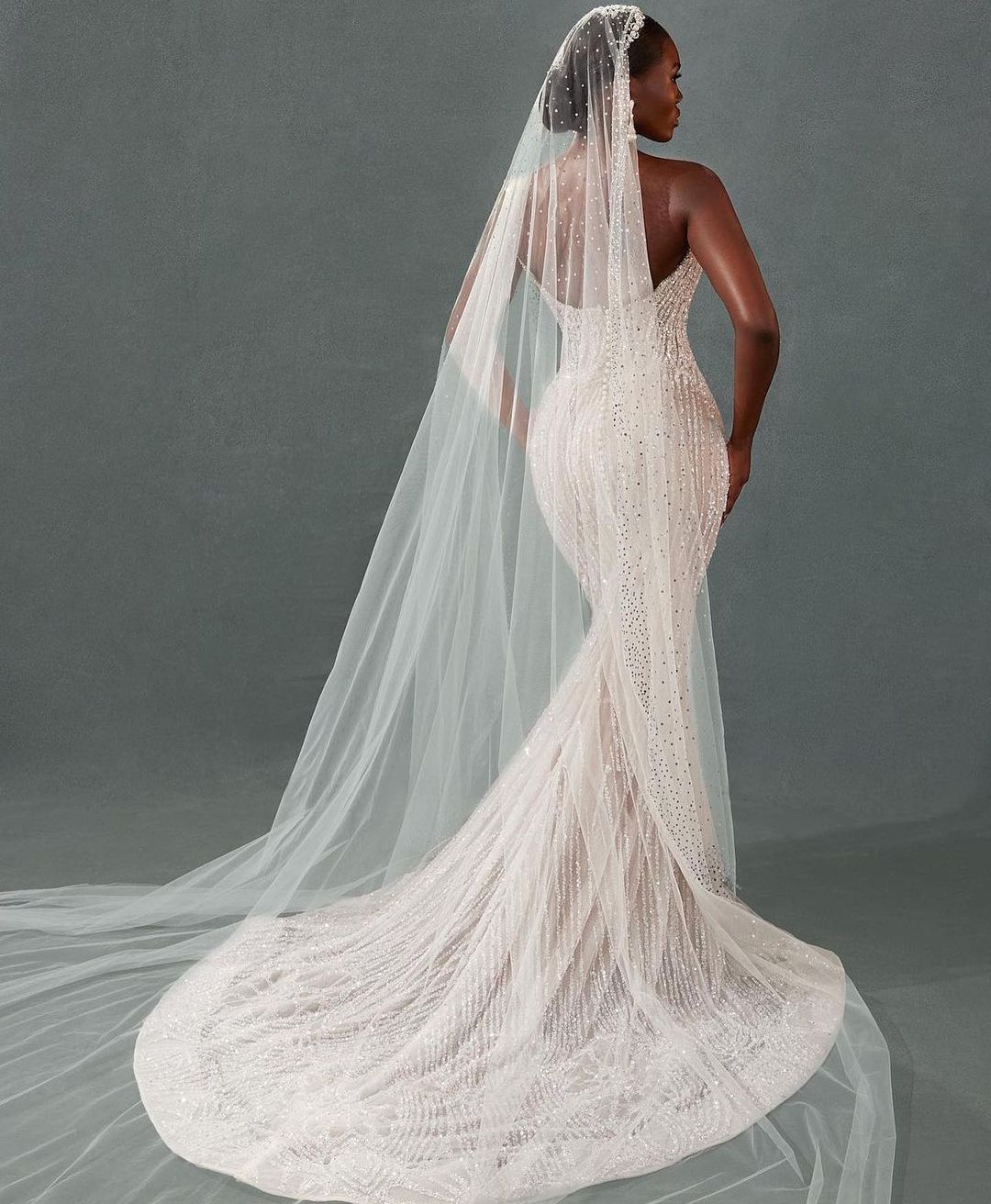 Elegant Mermaid Wedding Dresses Sleeveless Bateau Appliques Sparkly Sequins Beaded Ruffles Detachable Train Floor Length Bridal Gowns Custom Made abit