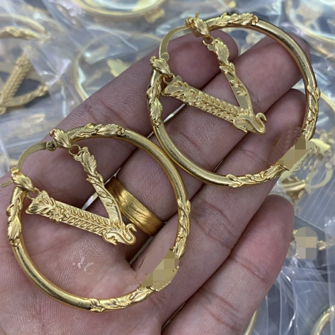 Hot designer earrings Fashion gold hoop earrings for lady Women Party earring New Wedding Lovers gift engagement Jewelry for Bride HMER1 --07
Hot designer earrings Fashion gold hoop earrings for lady Women Party earring New Wedding Lovers gift engagement Jewelry for Bride HMER1 --07