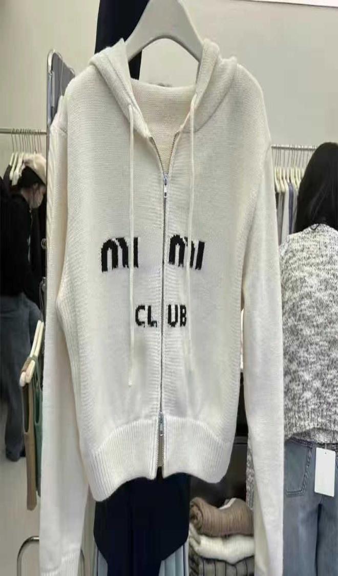 Winter wool sweater women zipper jacket miu designer hoodie womens hooded sweaters letter embroidery cardigan cashmere coat4207236, Creamy-white
Winter wool sweater women zipper jacket miu designer hoodie womens hooded sweaters letter embroidery cardigan cashmere coat4207236, Creamy-white