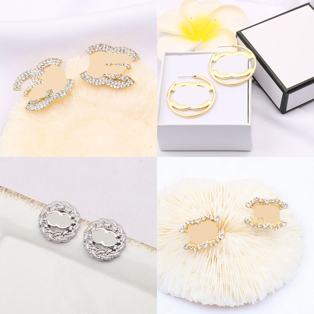 23ss 20style Brand Designer Letters Stud Hoop 18K Gold Plated 925 Silver Circle Women Crystal Pearl Earring Party Jewerlry
23ss 20style Brand Designer Letters Stud Hoop 18K Gold Plated 925 Silver Circle Women Crystal Pearl Earring Party Jewerlry