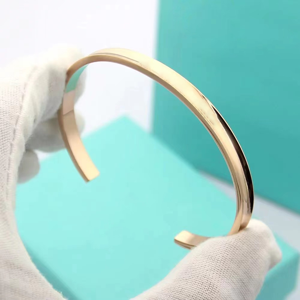 Fashion Love Bracelet Women's Rose Gold Silver Women's Bracelet Titanium Steel Screwdriver Diamond Luxury Designer Jewelry Women's Men's Bracelet With Original Box 41
Fashion Love Bracelet Women's Rose Gold Silver Women's Bracelet Titanium Steel Screwdriver Diamond Luxury Designer Jewelry Women's Men's Bracelet With Original Box 41