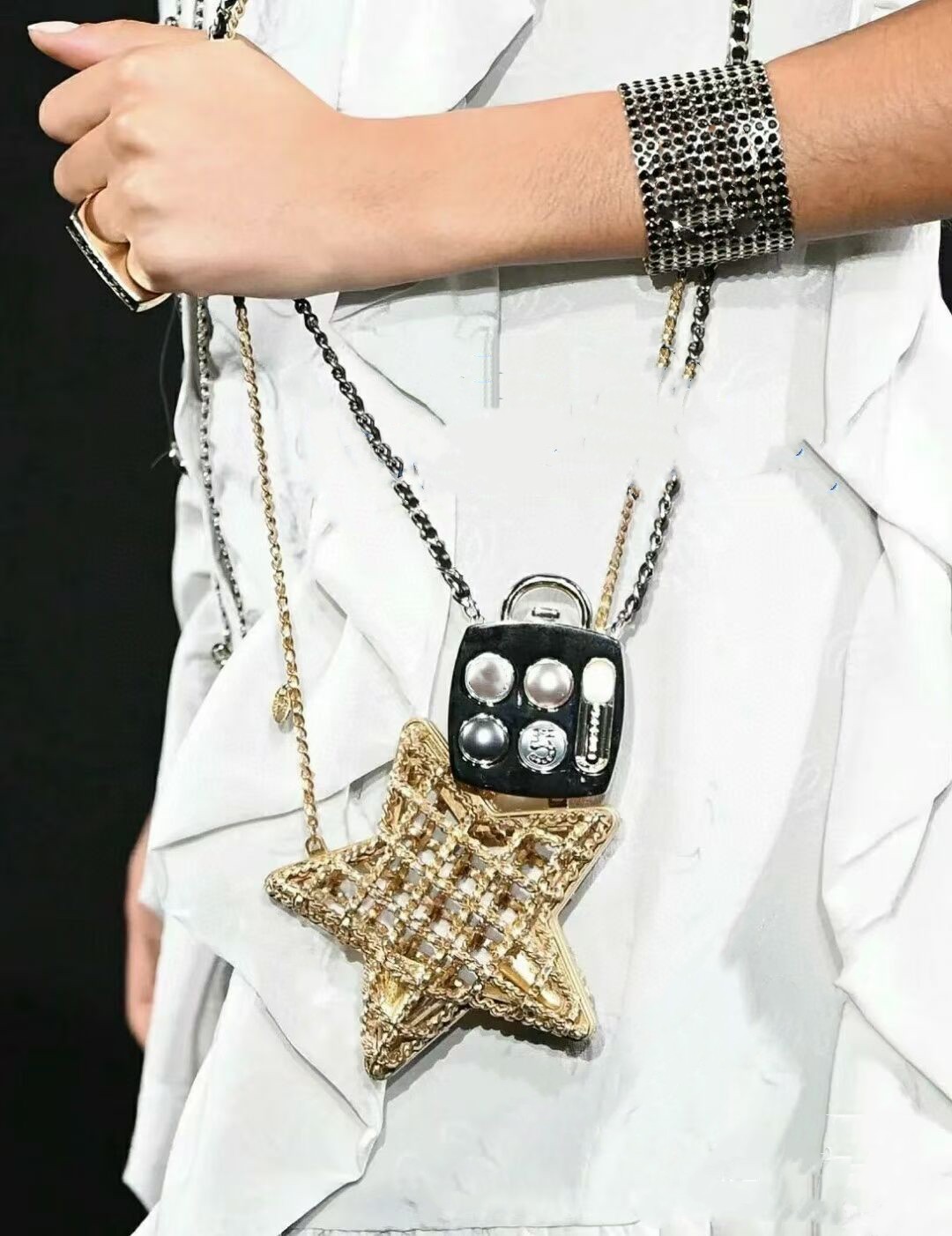 LUXURY designer coco Minaudiere bag Slot Mahine Racking Helmet bag Bauble woman crossbody mini coin purse pouch CC chain bags eyeshadow box star purse
LUXURY designer coco Minaudiere bag Slot Mahine Racking Helmet bag Bauble woman crossbody mini coin purse pouch CC chain bags eyeshadow box star purse