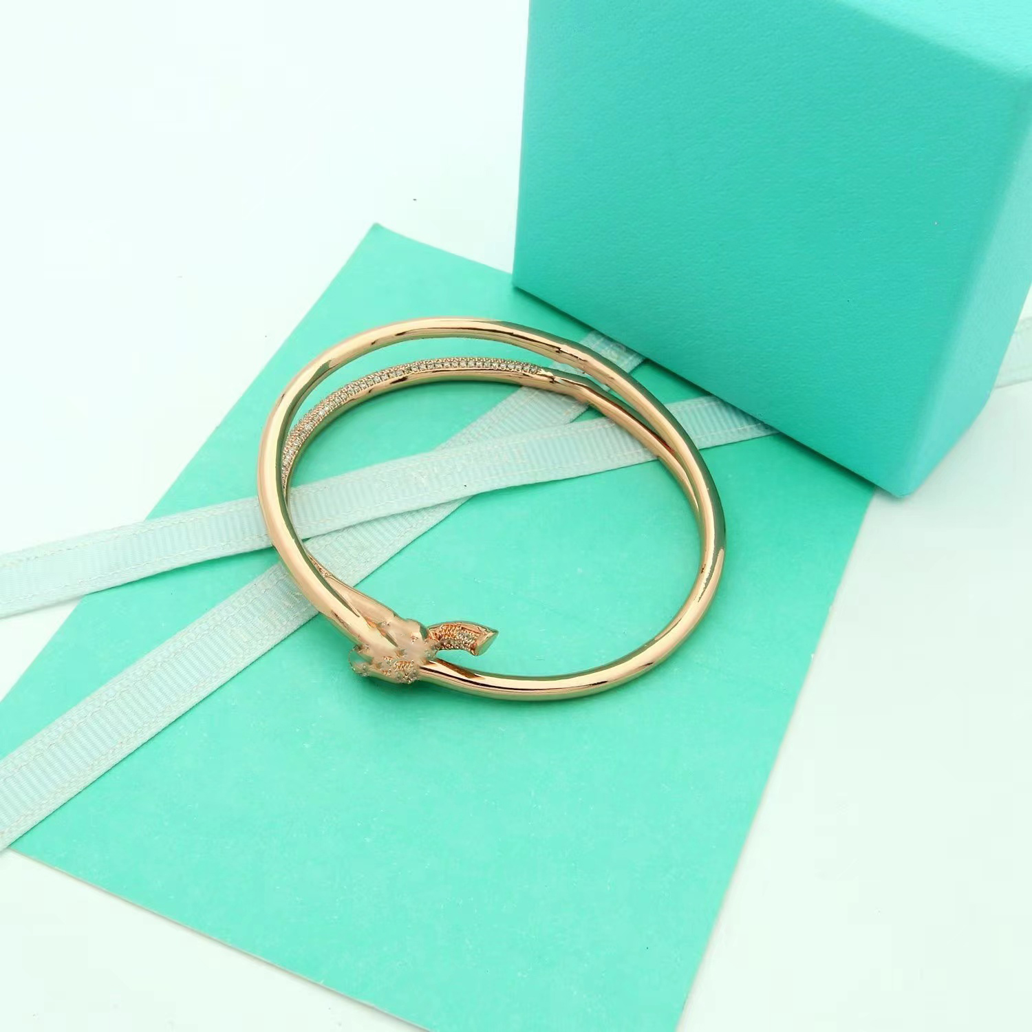 Fashion Love Bracelet Women's Rose Gold Silver Women's Bracelet Titanium Steel Screwdriver Diamond Luxury Designer Jewelry Women's Men's Bracelet With Original Box 87
Fashion Love Bracelet Women's Rose Gold Silver Women's Bracelet Titanium Steel Screwdriver Diamond Luxury Designer Jewelry Women's Men's Bracelet With Original Box 87