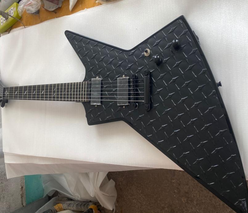 MX250 James Hetfield Matte Black Diamond Plate Explorer Electric Guitar Ninja Stars Inlay China EMG Pickups Super Rare Axe7226982 
MX250 James Hetfield Matte Black Diamond Plate Explorer Electric Guitar Ninja Stars Inlay China EMG Pickups Super Rare Axe7226982