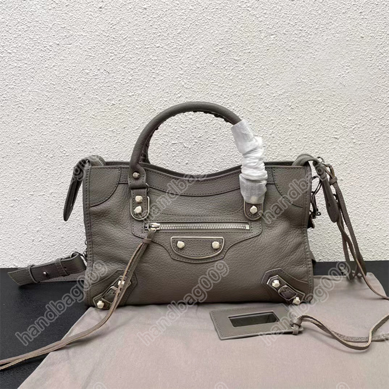 Neo classic Motorcycle bag Goat Leather Handbag Messenger bags woman shoulder Cross body Bag Wallet locomotive bags Comes with vanity mirrors and shoulder straps, Red
Neo classic Motorcycle bag Goat Leather Handbag Messenger bags woman shoulder Cross body Bag Wallet locomotive bags Comes with vanity mirrors and shoulder straps, Red
