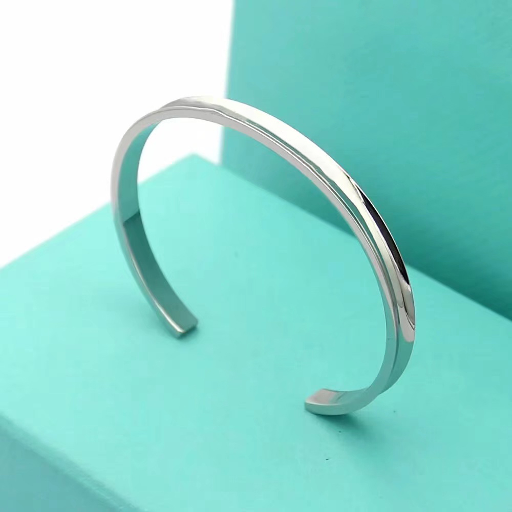 Fashion Love Bracelet Women's Rose Gold Silver Women's Bracelet Titanium Steel Screwdriver Diamond Luxury Designer Jewelry Women's Men's Bracelet With Original Box 38
Fashion Love Bracelet Women's Rose Gold Silver Women's Bracelet Titanium Steel Screwdriver Diamond Luxury Designer Jewelry Women's Men's Bracelet With Original Box 38