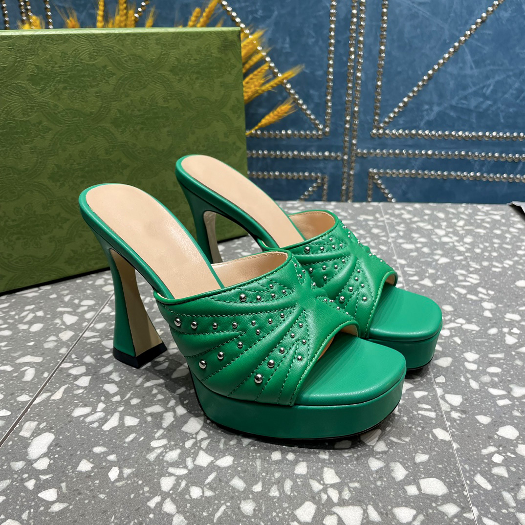 Womens Platform Heeled Slide Sandals Luxurys Designer Genuine Leather Top Quality Studs Sandal Shoes Green White Black Pink Gold Silver
Womens Platform Heeled Slide Sandals Luxurys Designer Genuine Leather Top Quality Studs Sandal Shoes Green White Black Pink Gold Silver