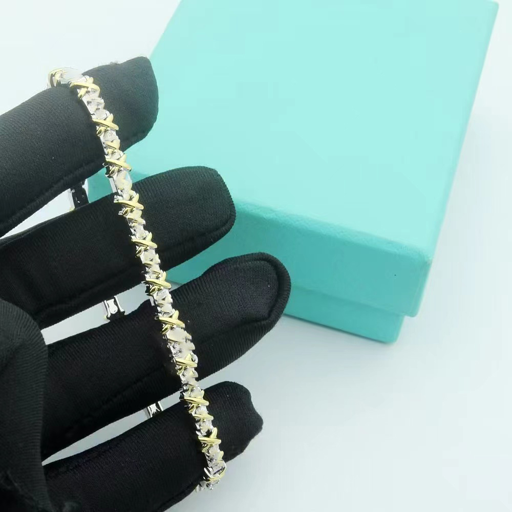 Fashion Love Bracelet Women's Rose Gold Silver Women's Bracelet Titanium Steel Screwdriver Diamond Luxury Designer Jewelry Women's Men's Bracelet With Original Box 35
Fashion Love Bracelet Women's Rose Gold Silver Women's Bracelet Titanium Steel Screwdriver Diamond Luxury Designer Jewelry Women's Men's Bracelet With Original Box 35
