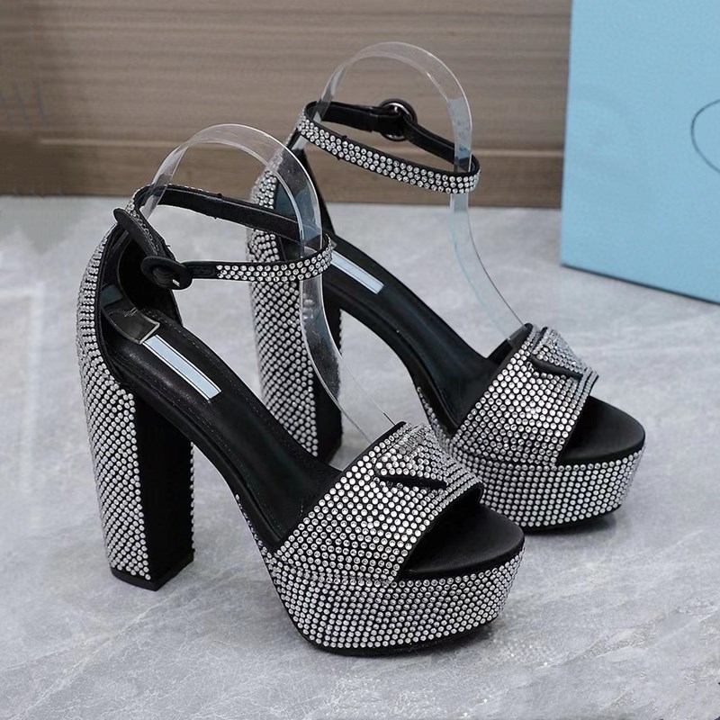 621s Sandals rhinestone sandals Luxury Designers womens platform heel dress shoes Classic triangle buckle Embellished Ankle strap Pumps 10.5CM high, As pic
621s Sandals rhinestone sandals Luxury Designers womens platform heel dress shoes Classic triangle buckle Embellished Ankle strap Pumps 10.5CM high, As pic