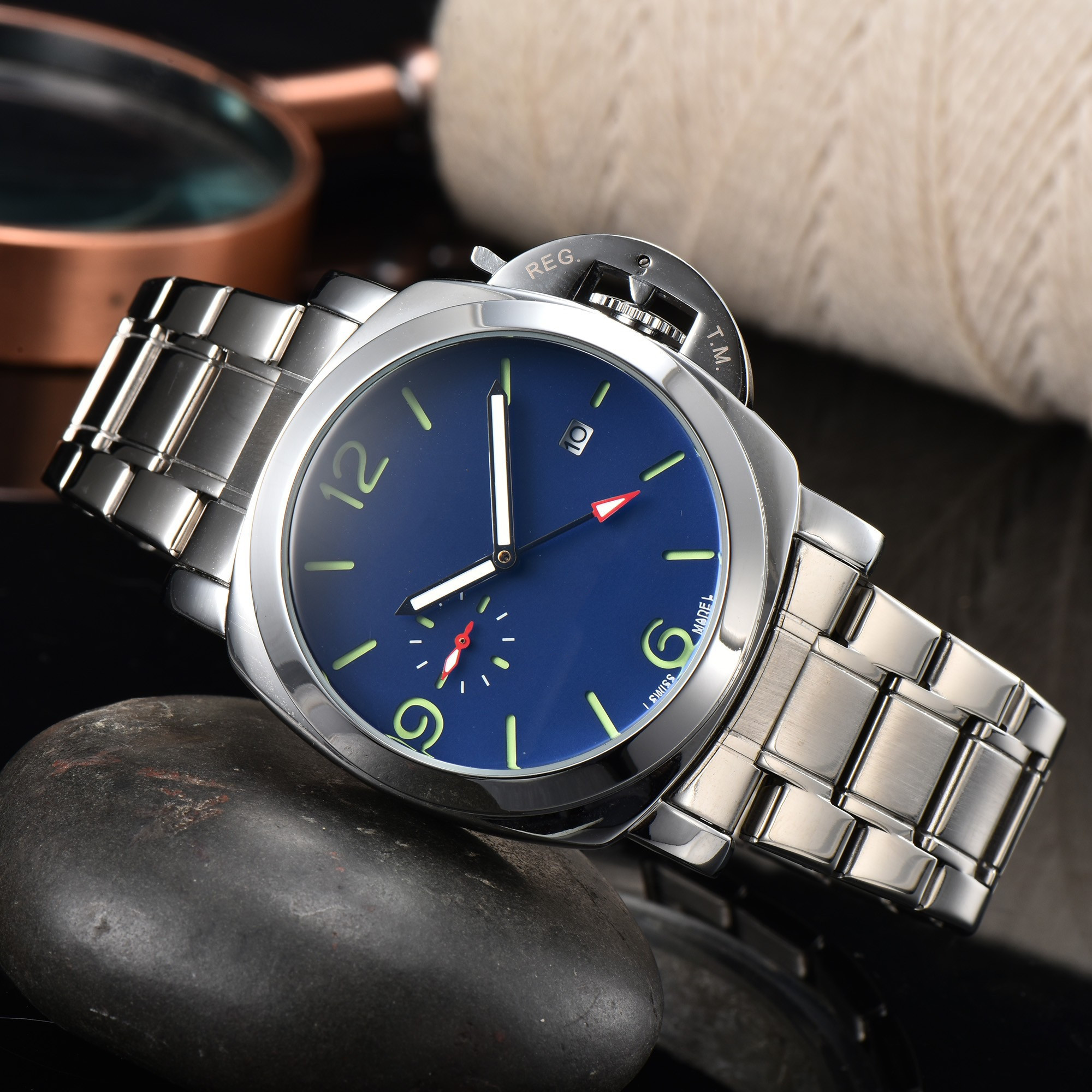 2022 lever crown guard bridge, senior waterproof automatic quartz watch fine steel watchband manufacturers wholesale, Black
2022 lever crown guard bridge, senior waterproof automatic quartz watch fine steel watchband manufacturers wholesale, Black