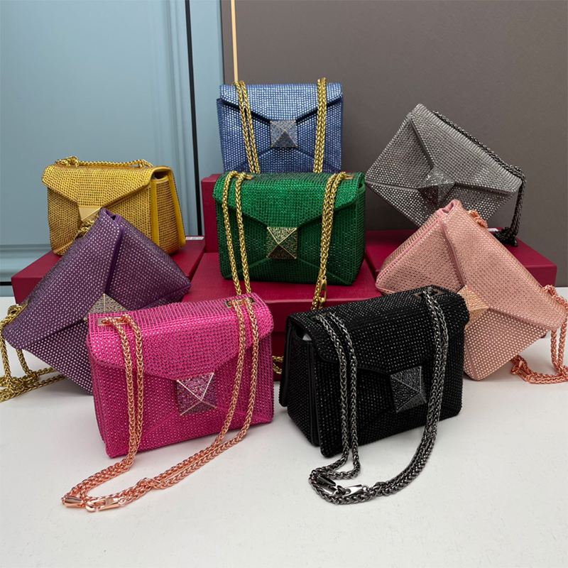 shoulder bag Women crossbody messenger bag Luxury designer bagschannel bags Casual fashion diamonds flap Flip Cover Crystal Tofu Buns Underarm Chain bag 19cm
shoulder bag Women crossbody messenger bag Luxury designer bagschannel bags Casual fashion diamonds flap Flip Cover Crystal Tofu Buns Underarm Chain bag 19cm