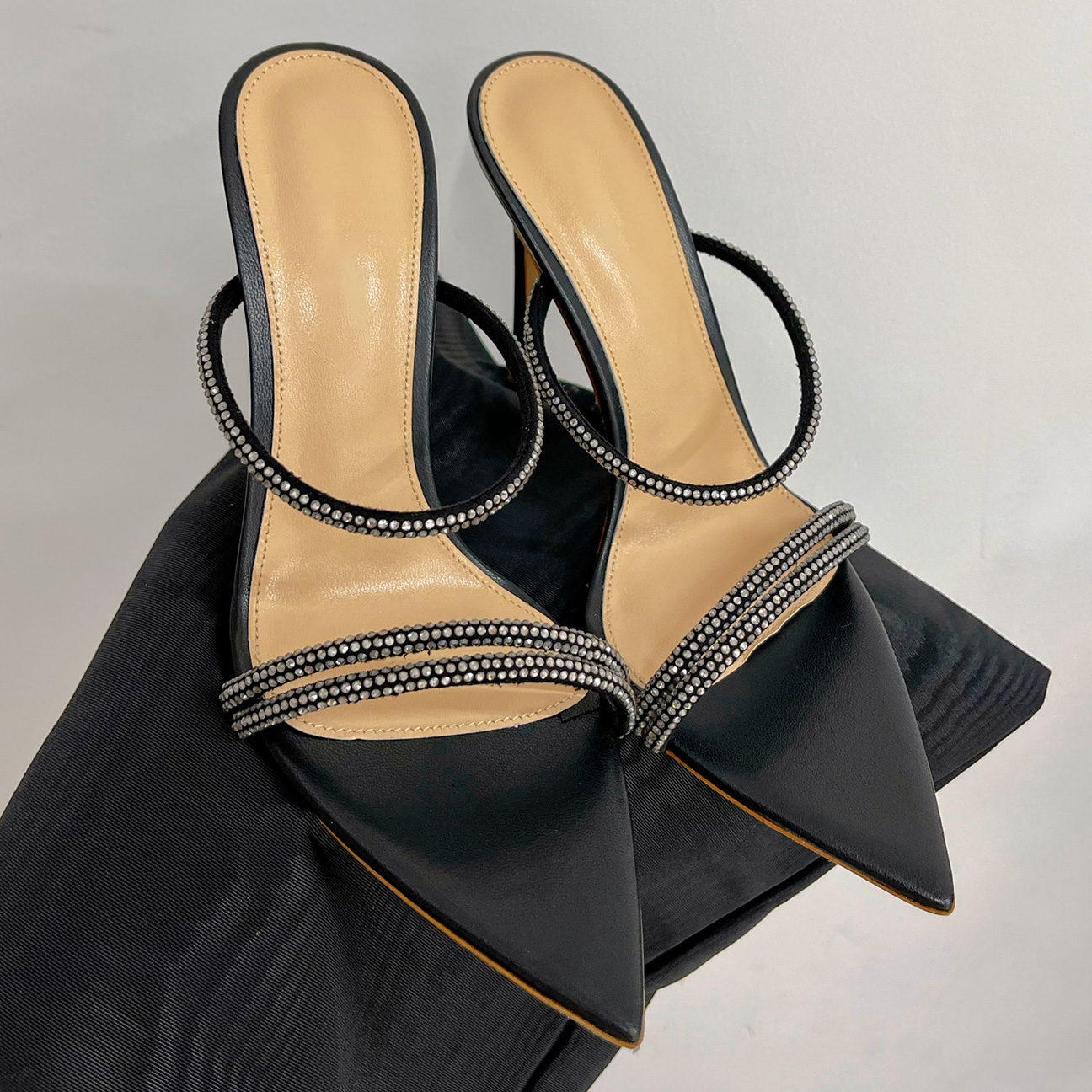Sandals Famous Designer Women Women's High Heels Fine Heeled Slippers Rhinestones Luxury Pointed Fashion Party Slides 35-42, 11#
Sandals Famous Designer Women Women's High Heels Fine Heeled Slippers Rhinestones Luxury Pointed Fashion Party Slides 35-42, 11#