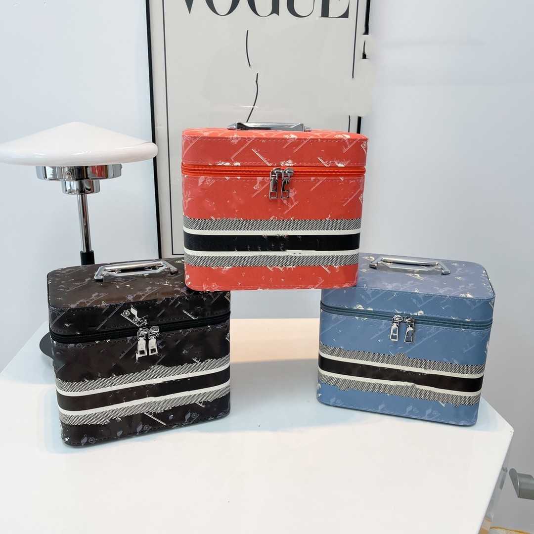 Women's Luxury Designer Bags Handbags Shoulder Crossbody Bag Tote 2023 New Fashion Texture Leather Multifunctional portable Makeup bag Factory Direct Sales
Women's Luxury Designer Bags Handbags Shoulder Crossbody Bag Tote 2023 New Fashion Texture Leather Multifunctional portable Makeup bag Factory Direct Sales