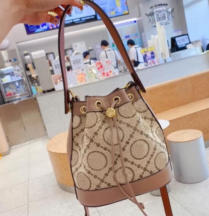 Hota Sales newe luxuryi designera women shoulder bags leather old flower bucket bag famous Drawstring handbags Cross Body purse, Yellow
Hota Sales newe luxuryi designera women shoulder bags leather old flower bucket bag famous Drawstring handbags Cross Body purse, Yellow