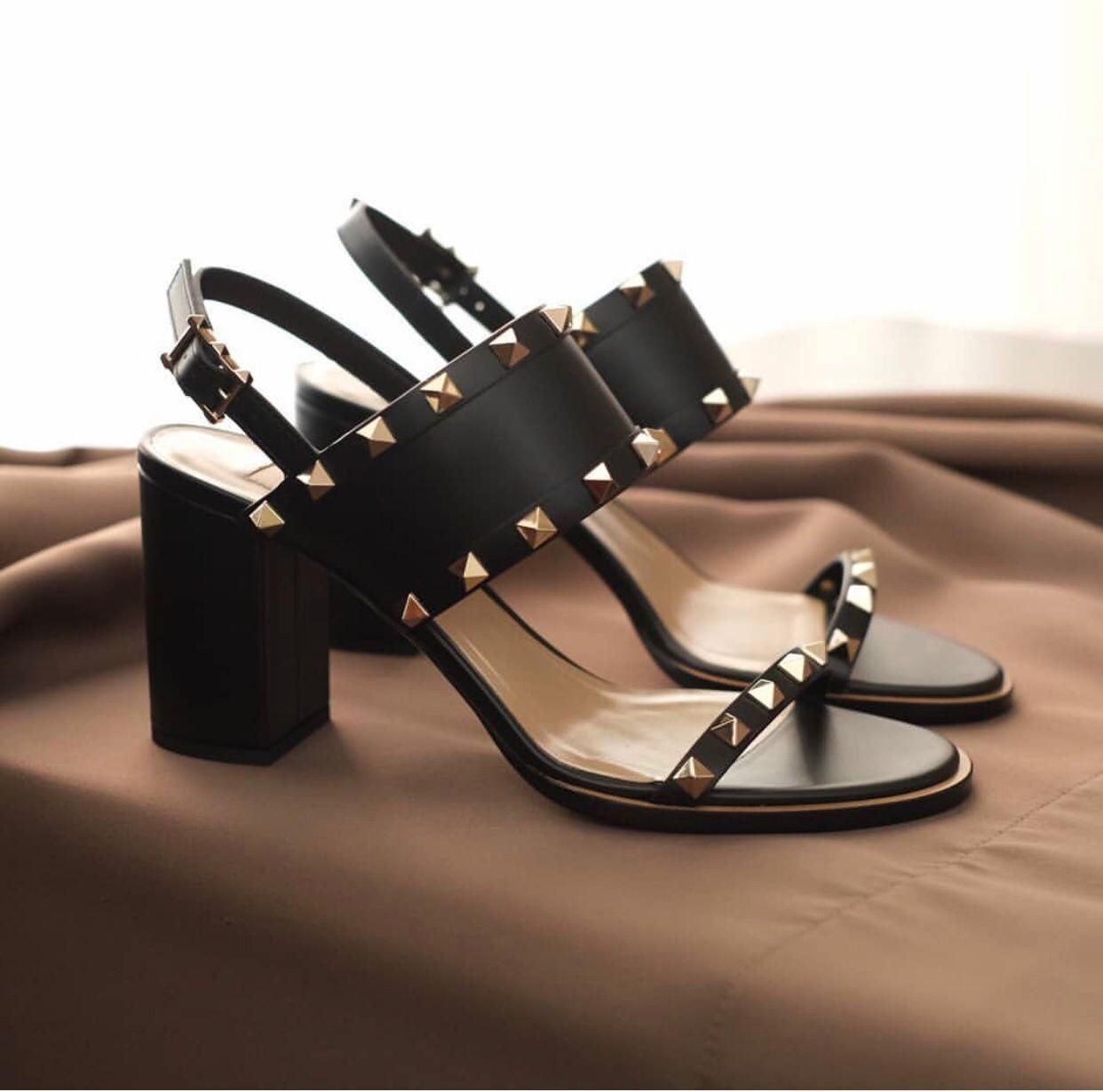 With Box Valentinoes Valentinoity Summer Sandals Brand Rock Stud Chunky Heels For Women Sandals Rivets Ladies High Heels Sexy Gladiator Bqa
With Box Valentinoes Valentinoity Summer Sandals Brand Rock Stud Chunky Heels For Women Sandals Rivets Ladies High Heels Sexy Gladiator Bqa