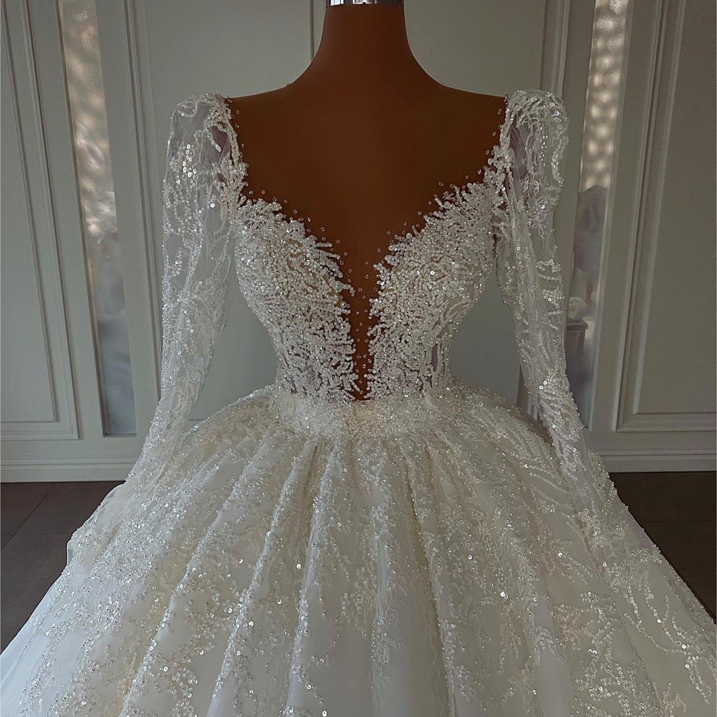 Sparkly Sequins Wedding Dresses Bridal Gown Beaded Applique Scoop Neck Long Sleeves or Length Plus Size Custom Made Garden Beach Vestido De Novia
