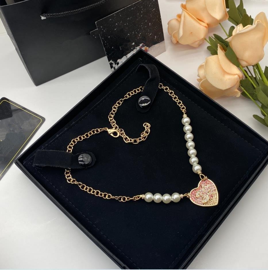 Pendant Necklaces High Quality Designer Luxury Decoration Brand Fashion Fashion Fashion Colorful Love Shiny Diamond Pearl Necklace
Pendant Necklaces High Quality Designer Luxury Decoration Brand Fashion Fashion Fashion Colorful Love Shiny Diamond Pearl Necklace